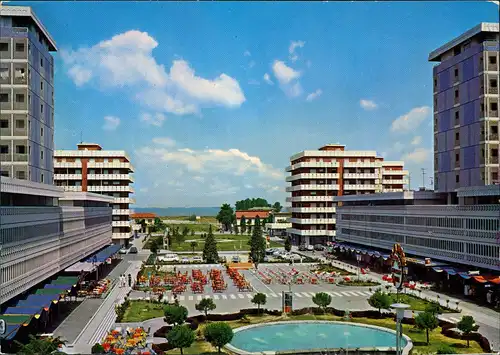 Lignano Sabbiadoro Panorama Stadtansicht - la fontana nella grande Piazza 1980