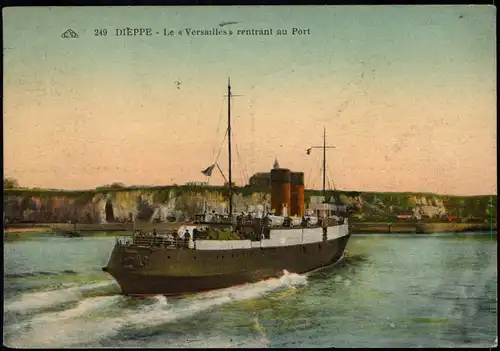 CPA Dieppe Le « Versailles » rentrant au Port 1930