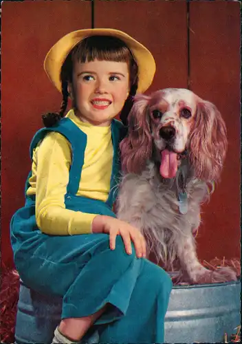 Menschen Soziales Leben (Kinder) Mädchen mit Zöpfen und Hund 1970