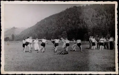 Foto  Gruppe beim Sport Frauen beim tanzen 1956 Privatfoto Foto