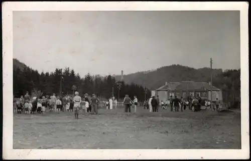 Gruppe beim Sport, Männer und Frauen Turnübung 1956 Privatfoto Foto