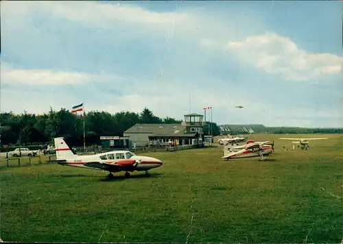 Ansichtskarte Wyk (Föhr) Flugplatz kleiner Tower kleine Flugzeuge 1960
