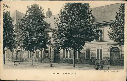 CPA Douai Dowaai Douai L'Hôtel-Dieu Strassen-Ansicht 1910