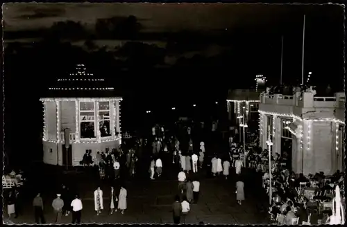 Ansichtskarte Borkum Abend auf der Kurpromenade, Abend-/Nachtansicht 1960