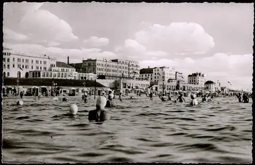 Ansichtskarte Borkum Strand Nordsee Badeleben Leute im Wasser 1965