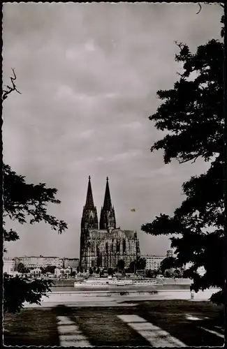 Foto AK Köln Dom Schiffe Dampfer Steamer Rhein 1958  gel Heuss 10 Pfg Randstück