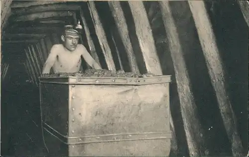 Bergbau Tagebau (AU PAYS NOIR) Minen-Arbeiter beim Abtransport France 1910