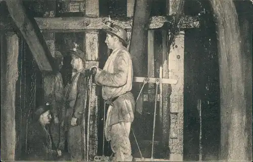 Bergbau Tagebau (AU PAYS NOIR) Arbeiter im Stollen (Frankreich) 1910