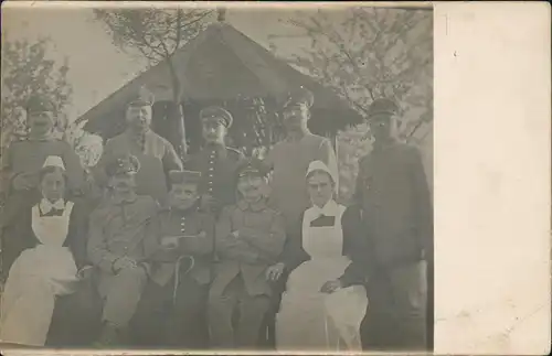 Militär Propaganda: Soldaten Privataufnahme mit Krankenschwester 1915 Privatfoto