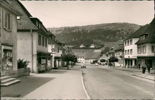 Blumberg Ortsansicht, Straße mit Geschäften, im Hintergrund ARAL Tankstelle 1960