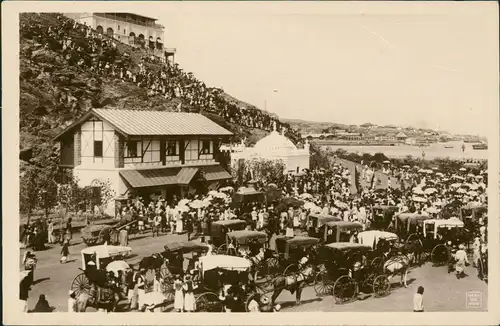 Postcard Aden Jemen عدن Menschenauflauf, Kutschen im Hafen 1926
