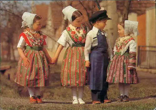 Ansichtskarte  Sorbische Kinder in Hoyerswerdaer Tracht DDR Karte 1985