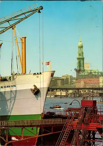 Altona-Hamburg Hafen Be-/Entladung eines Frachtschiffes, Michaelis-Kirche 1970
