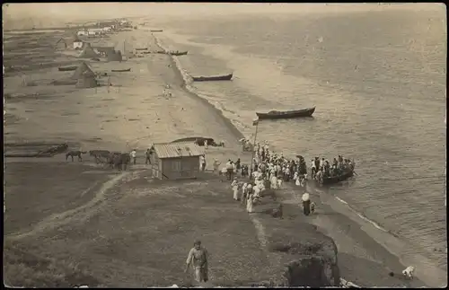 Sachalin  Сахалин Rußland Россия Landungsboote Strand Hütten 1919 Privatfoto