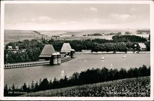 Ansichtskarte Günne Möhnesee Stausee Sperrmauer bei vollem Becken 1950
