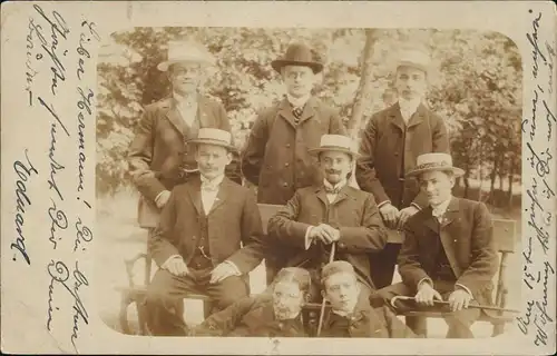 Männergruppe in feiner Kleidung 1903  gel als Feldpost von Bochum nach Minden