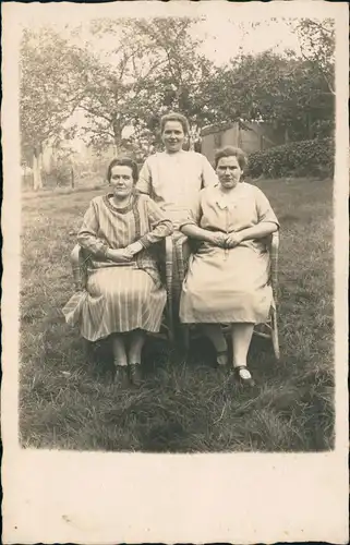 Menschen Soziales Leben Photographie Frauen im Garten 1930 Privatfoto