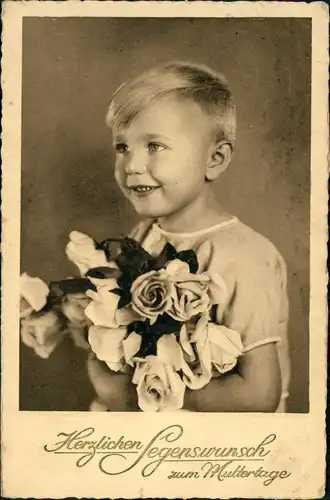 Glückwunsch Muttertag: Kind, Junge Bub mit Rosen als Gratulant 1950