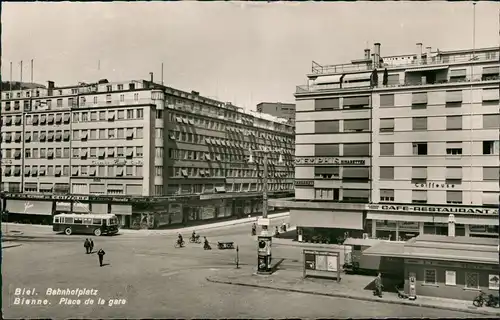 Biel Bienne Bahnhofplatz Place de la gare, Bus Geschäfte Restaurant 1955