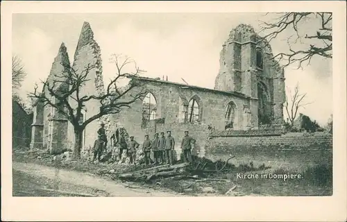 Ansichtskarte  1. Weltkrieg Soldaten vor zerstörter Kirche in Dompiere 1915