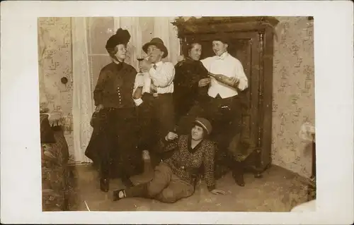 Ansichtskarte  Karneval / Fastnacht / Fasching verkleidete Feiernde 1922