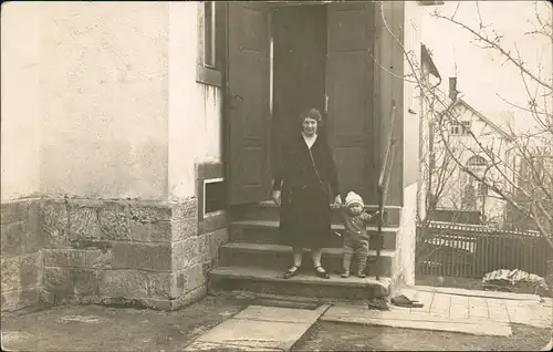 Mutter Kind Wohnhaus (Fotografie Fritz Wagner, Dresden-N. 6) 1930 Privatfoto