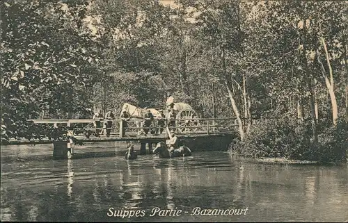 Bazancourt (Marne) Suippes Partie Bazancourt; Soldaten auf der Brücke 1915
