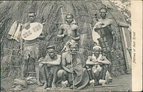 Südafrika Natives at their Kraal Typen Ak Southafrica Südafrika 1912