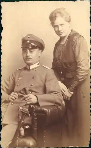 Ansichtskarte  Soldat mit Säbel und Frau Photo Hoenisch Leipzig 1917