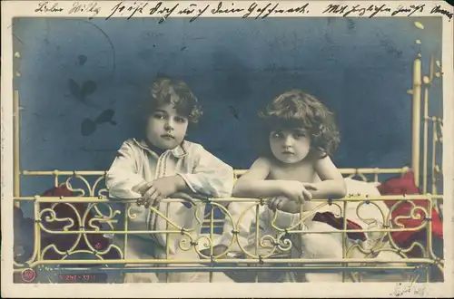Ansichtskarte  Kinder Künstlerkarte Kinder im Bett Fotokunst coloriert 1904