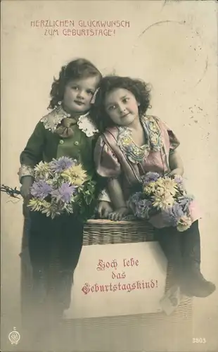 Ansichtskarte  Mädchen auf Korb voller Blumen Fotokunst coloriert 1913