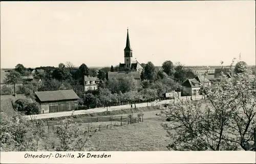 Ansichtskarte Ottendorf-Okrilla Straßenpartie an der Kirche 1953