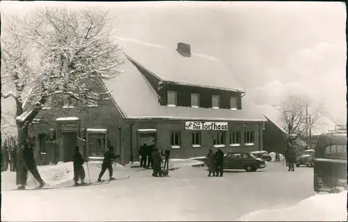 Torfhaus (Harz)-Altenau Torfhaus - Skiläufer, Autos im Winter 1957