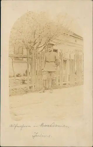 Soldat posiert vor Wohnhaus, Foto Soldier Photo World War I. 1916 Privatfoto