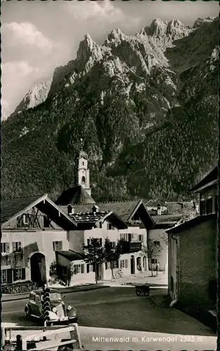 Ansichtskarte Mittenwald Straßenpartie, Wegweiser Auto 1963