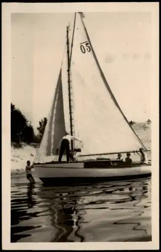 Schiffe Schifffahrt -  Segelboote Familie beim Segeln 1960 Privatfoto Foto