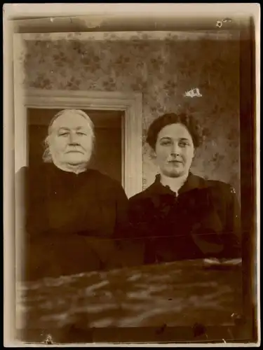 Menschen / Soziales Leben - Frauen Mutter und Tochter 1905 Privatfoto Foto