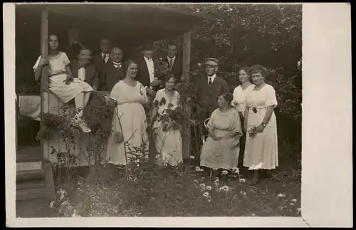 Menschen / Soziales Leben - Familienfoto im Park 1909 Privatfoto Foto