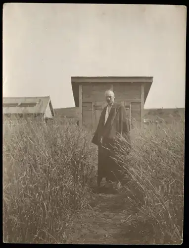 .Russland Rußland Россия Mann vor Hütte 1905 Privatfoto Foto