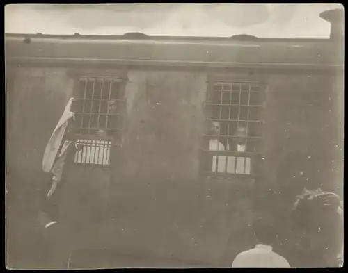 China   中國 / 中国 Chinesen im vergitterten Wagon Typen AK 1905 Privatfoto Foto