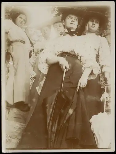 Menschen / Soziales Leben - Frauen schöne Kleider 1907 Privatfoto Foto