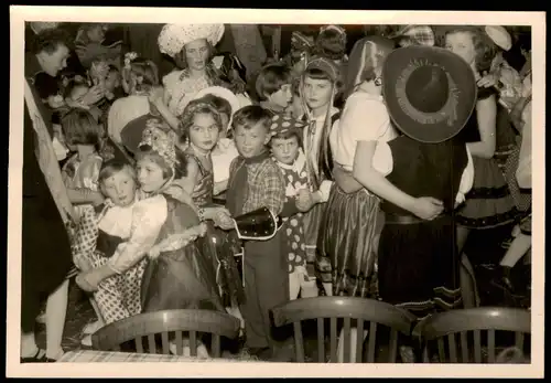 Karneval / Fastnacht / Fasching verkleidete Kinder 1954 Privatfoto Foto