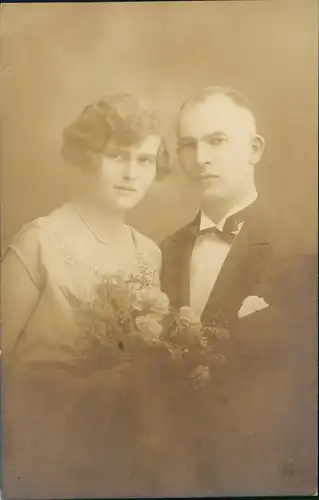 Foto  Hochzeit - Mann und Frau Blumenstrauss 1925 Privatfoto