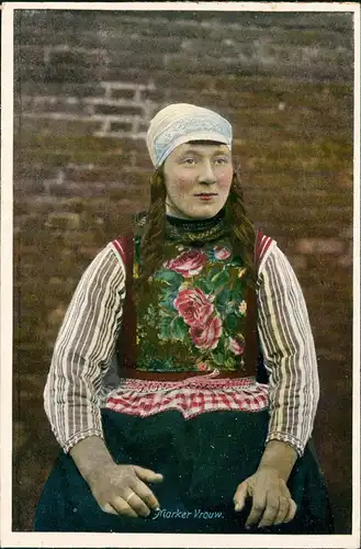 Postkaart Marken-Waterland Frau in Tracht Marker Vrouw. 1916