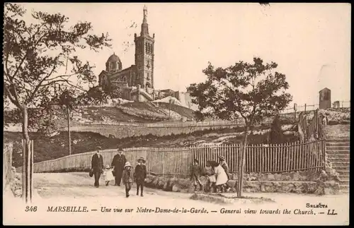 CPA Marseille Une vue sur Notre-Dame-de-la-Garde. 1923