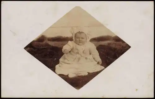 Kinder Künstlerkarte Fotokarte Kleinkind auf Fell 1903 Privatfoto