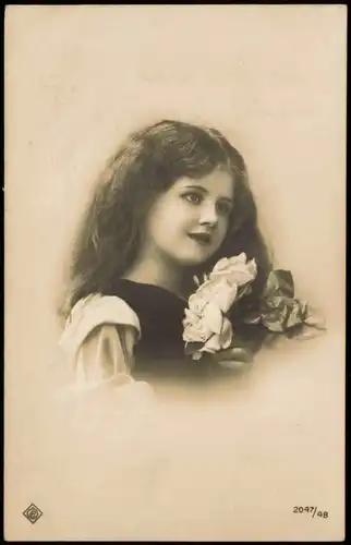 Ansichtskarte  Kinder Künstlerkarte - Mädchen mit Rosen Fotokunst 1910