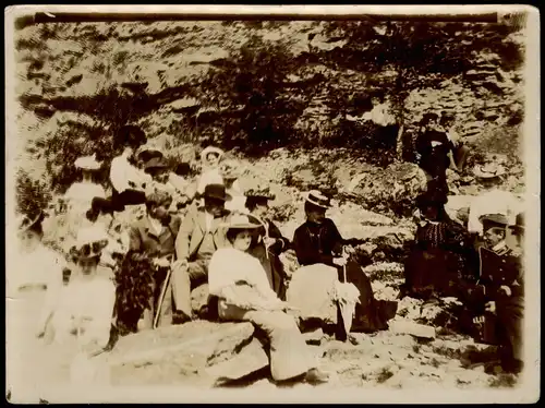 Wanderausflug feine Kleidung Menschen  Frauen 1906 Privatfoto Foto