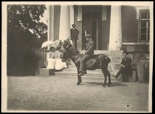 Menschen / Soziales Leben - Frau Kleider Mann auf Pferd 1912 Privatfoto Foto