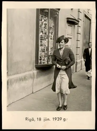 Menschen / Soziales Leben schöne Frau in modischer Kleidung 1930 Privatfoto Foto